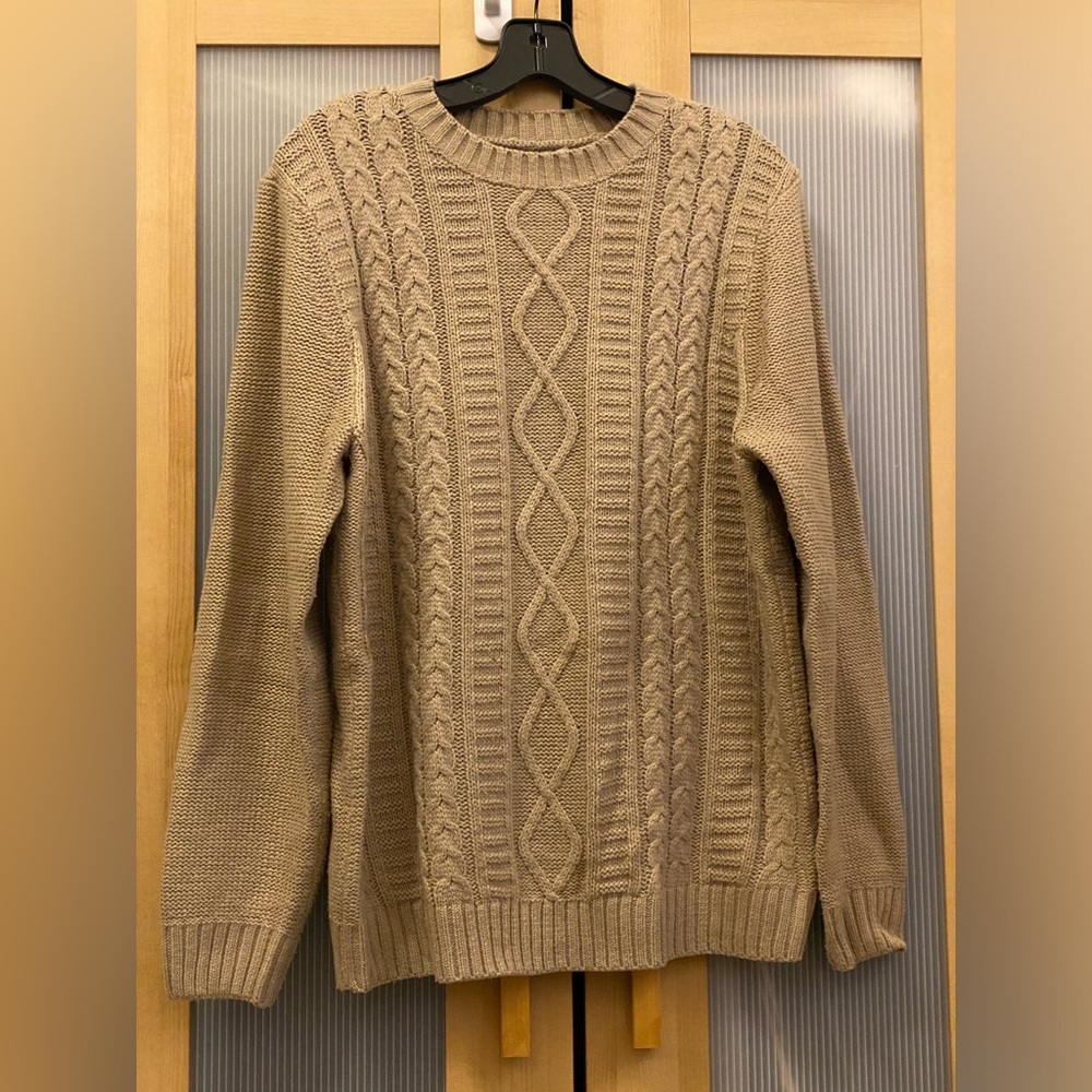New Look cableknit tan color sweater Size Medium